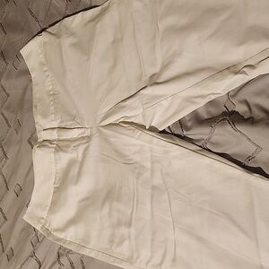 Worthington, modern fit capri's, Size 16, White.